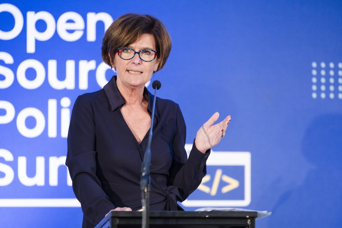 RedHatEMEA's tweet image. Carine Braun-Heneault discussed the topic of promoting open innovation at the #EUOpenSource Policy Summit. In her keynote, she highlighted the power of open innovation in Europe as a driver for growth and opportunity 🇪🇺 

Photo Credit: Serena Vittorini, OpenForum Europe