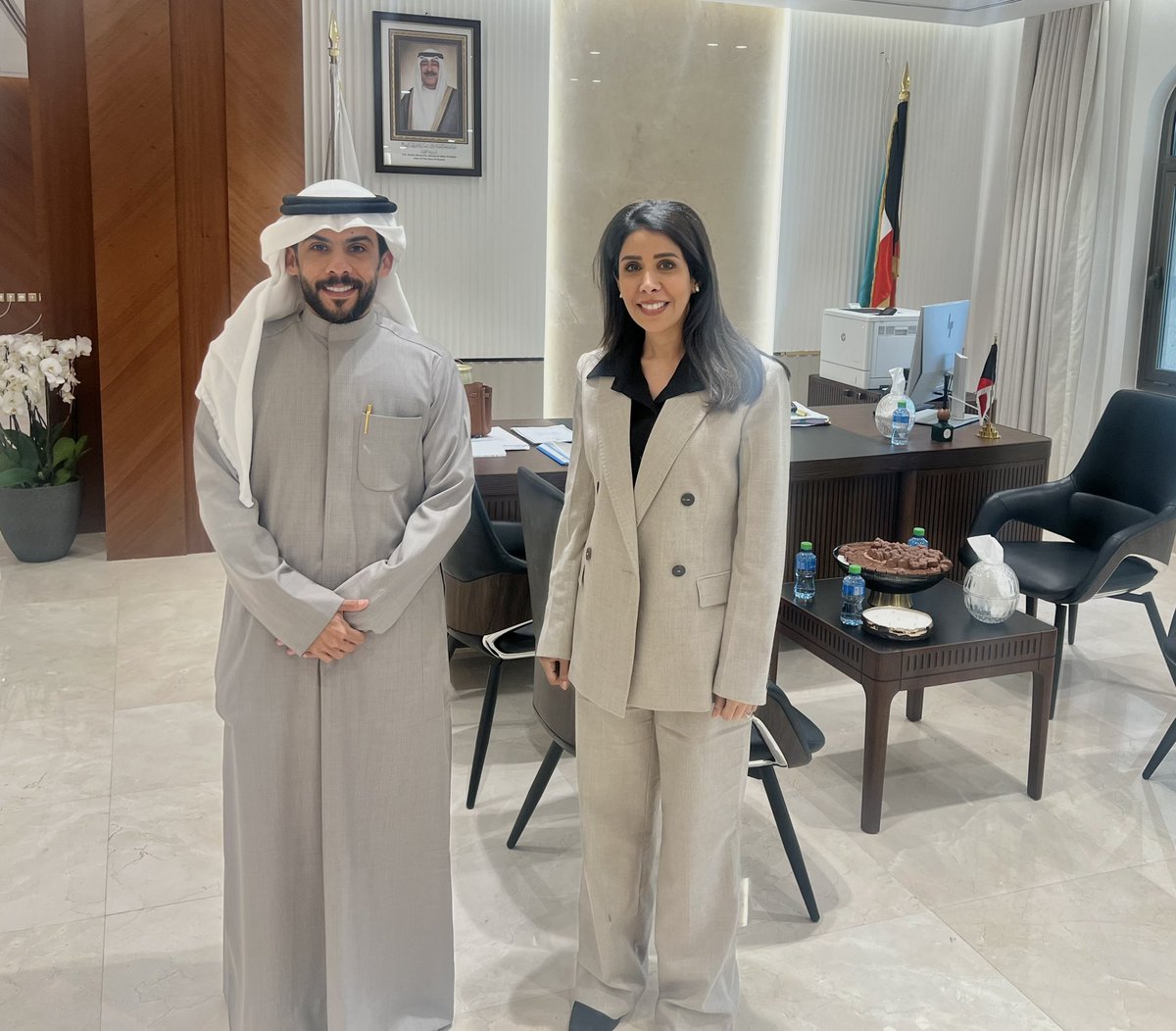 RASkuwait's tweet image. التقى رئيس #نقابة_الطرق م. شطي الذايدي معالي وزيرة الأشغال العامة ووزيرة الدولة لشؤون البلدية د نورة المشعان .

واستمعت معالي الوزيرة لأهم مطالب النقابة والتي تختص بتفعيل قانون #هيئة_الطرق وتسكين المناصب القيادية ونقل الموظفين وتمكين الهيئة من كافة اختصاصاتها وفق قانونها المقر .