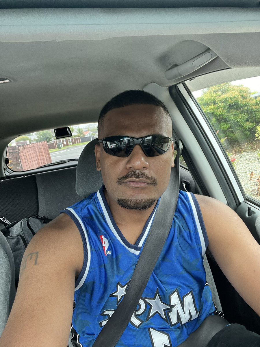 tuiteci_fj's tweet photo. Quote this with a pic of you wearing glasses 🤓 https://t.co/V9P4Rs18AS