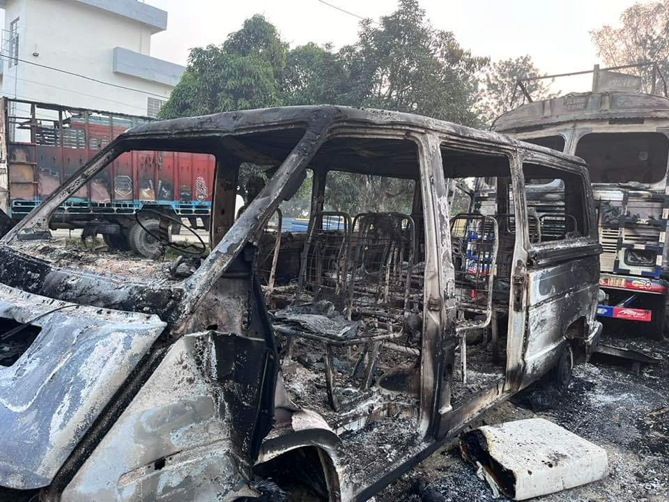 JohnnyMeetei's tweet photo. @ThePrintIndia @karishmahasnat Hey @ThePrintIndia you seem to lack the vdos & pictures from Ccpur.Use this vdo/photos for reporting on Ccpur.#Maybem in Ccpur. https://t.co/2LKu0JvS6h