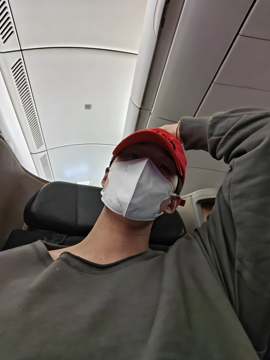 LeeThanapob's tweet image. ไปละน้าาาาาาาาาา
✈️🧳

#cartier
#thanapob_lee