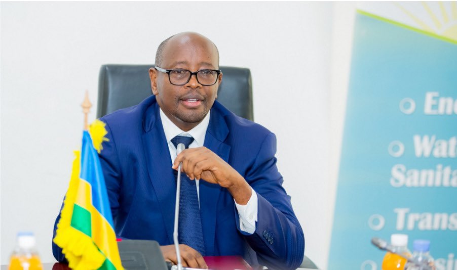 #Rwanda – #Zimbabwe Business Forum set for next month is set to create a platform for the two countries to focus on increased bilateral cooperation. Amb. @JamesMUSONI revealed that more joint ventures are being lined up in productive sectors zbcnews.co.zw/?p=20655