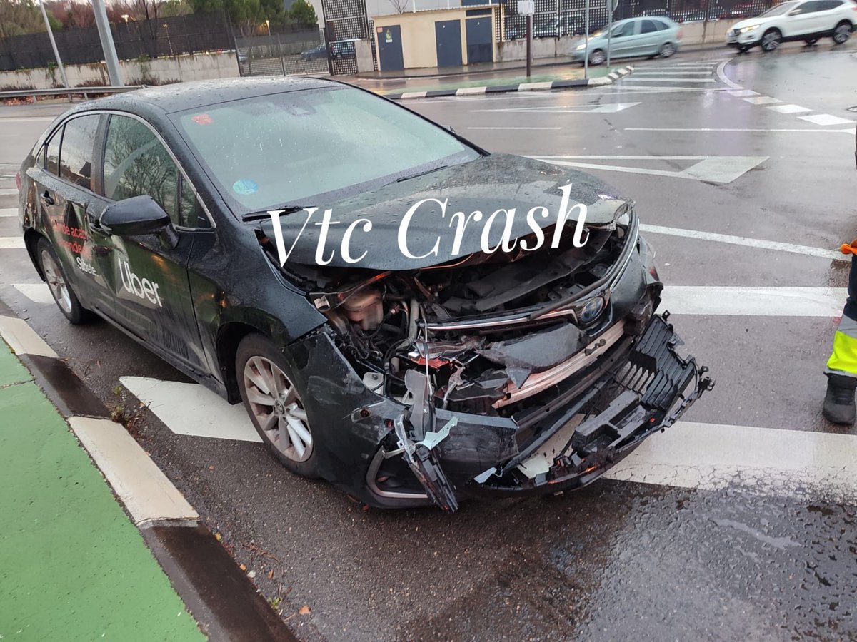 Carretera de Villaverde a Vallecas y parece que esta Vtc no frenó a tiempo, por que parar si lo consiguió😂🤣😂. Otro gran pofesional al volante. A.T.P.C.
#Taxienlucha #MejorEnTaxi
#QuejasVTC #eltaxiunido
#eligetaxi #Ubercrash #VtcCrash <a href="/comoconduzco/">Como Conduzco?</a>
<a href="/seguridad_vital/">Seguridad Vital</a>