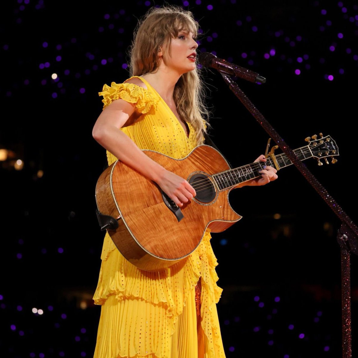 tswifterastour's tweet photo. 🚨| Taylor Swift performs “Red” from “Red” as the first surprise song for Day 1 of ‘The Eras Tour’ in Melbourne, Australia!
#TSTheErasTour #MelbourneTSTheErasTour

"One of my favorite ones!" https://t.co/r8lIK3CNLJ