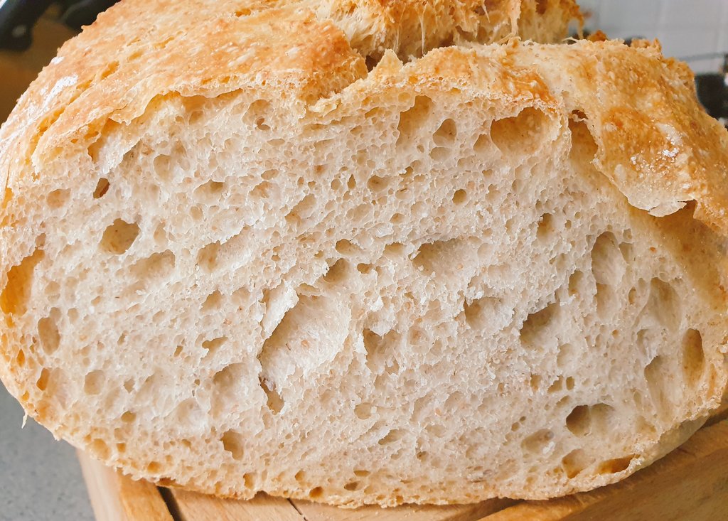 GerryKeller's tweet photo. Die inneren Werte sind auch nicht übel.
#Backenmachtglücklich #Backwahn
#Dinkelbrot https://t.co/jxEZ3cbSu8