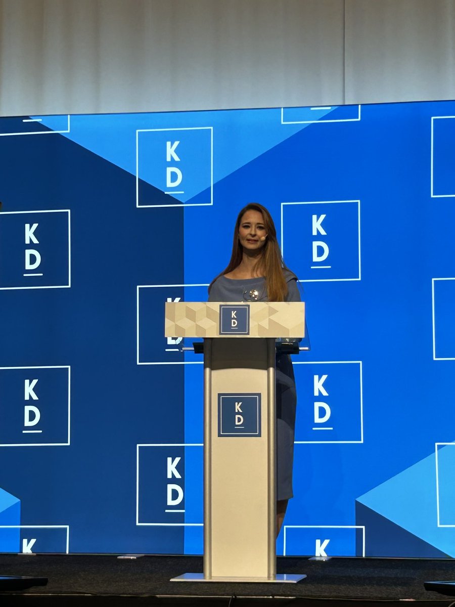 ChristianCkd's tweet photo. Nu är Alice Teodorescu Måwe vald till Kristdemokraternas förstanamn inför EU-valet! Starkt fokus på fred, frihet och frihandel, och ett EU som försvarar sina värderingar och traditioner. Vi ser fram emot valrörelsen! 💥 #euval #epval https://t.co/vEJPg7Fhll