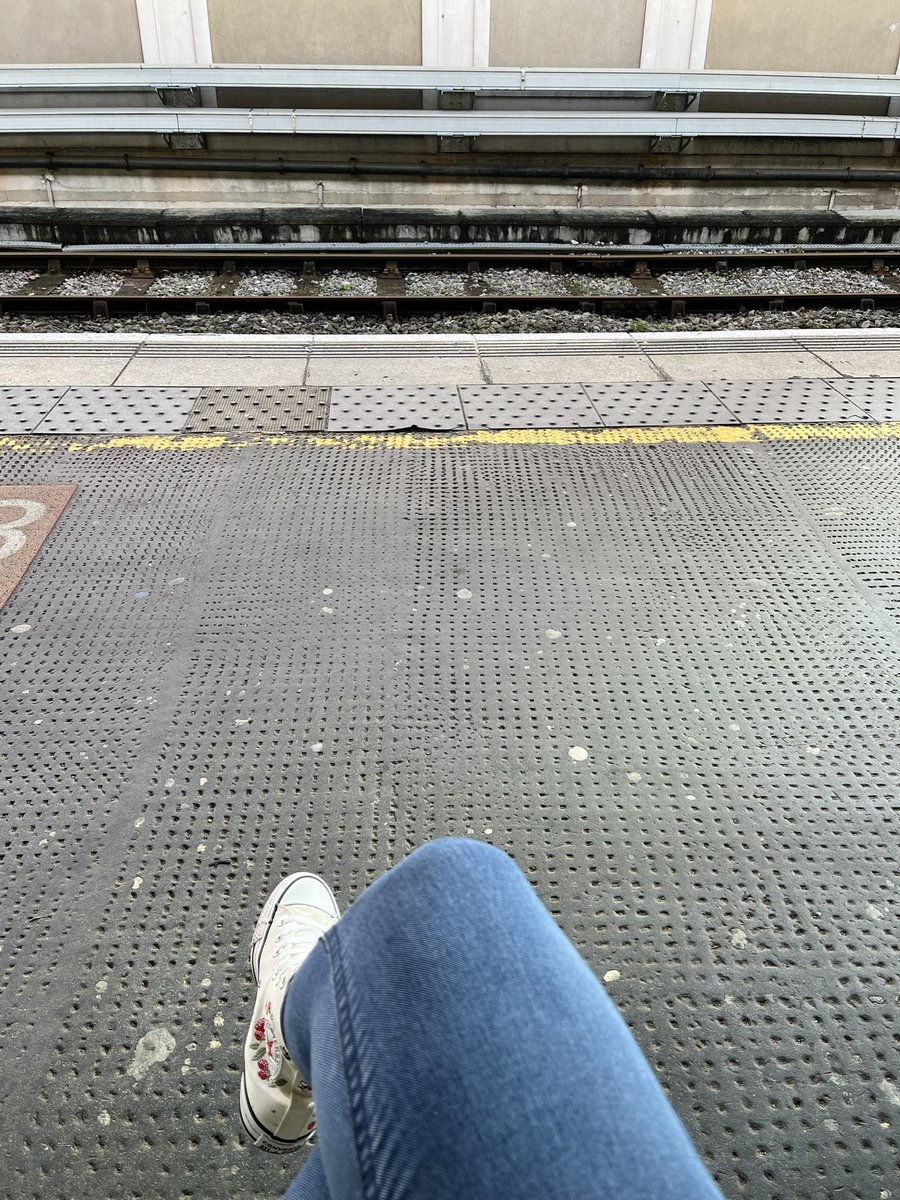 𝒄𝒉𝒍𝒐𝒆 now @ bluesky tweet media