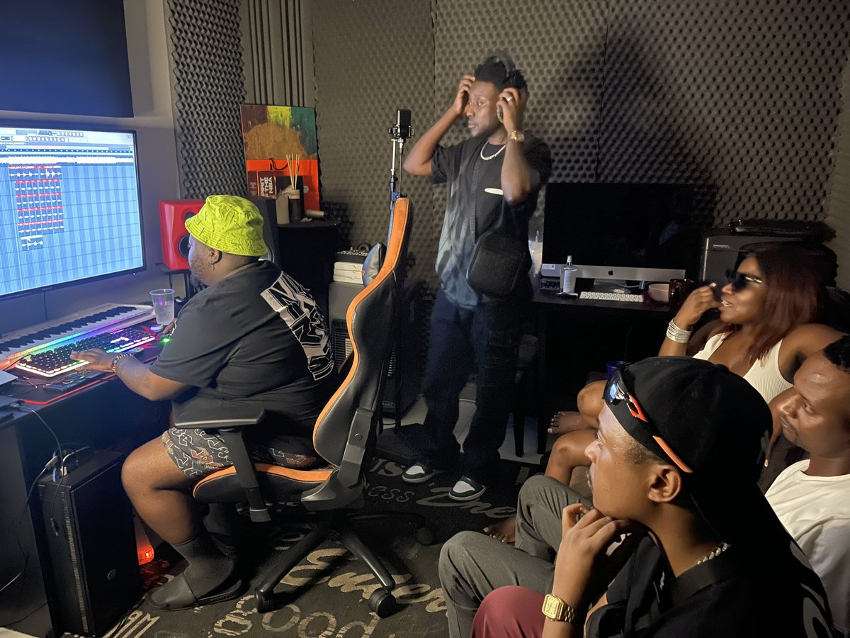 Zeze_Kingston's tweet photo. What a session😭🔥🔥🙌🏽🙌🏽 https://t.co/9rRNznJK5W