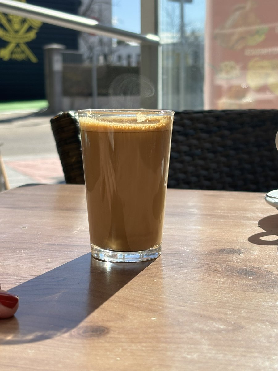 Conserjedenoche's tweet photo. Cuándo vamos a abolir el café en esta clase de vasos?? https://t.co/cvBFtPkCqv