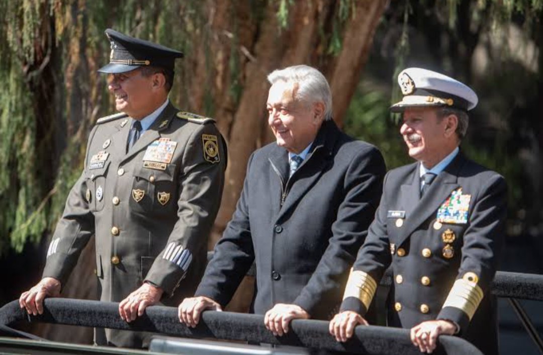 cardonamex's tweet photo. Tras el  #PresidenteNarcoAMLO2 y el lloriqueo de @lopezobrador_ que se siente "agredido" en redes sociales, Diputados de @PartidoMorenaMx intentan la "Ley de Ciberseguridad" que le daría control al Ejército en labores de "monitoreo" en internet, permitiendo eliminar contenidos. https://t.co/Pp2rEnImdC