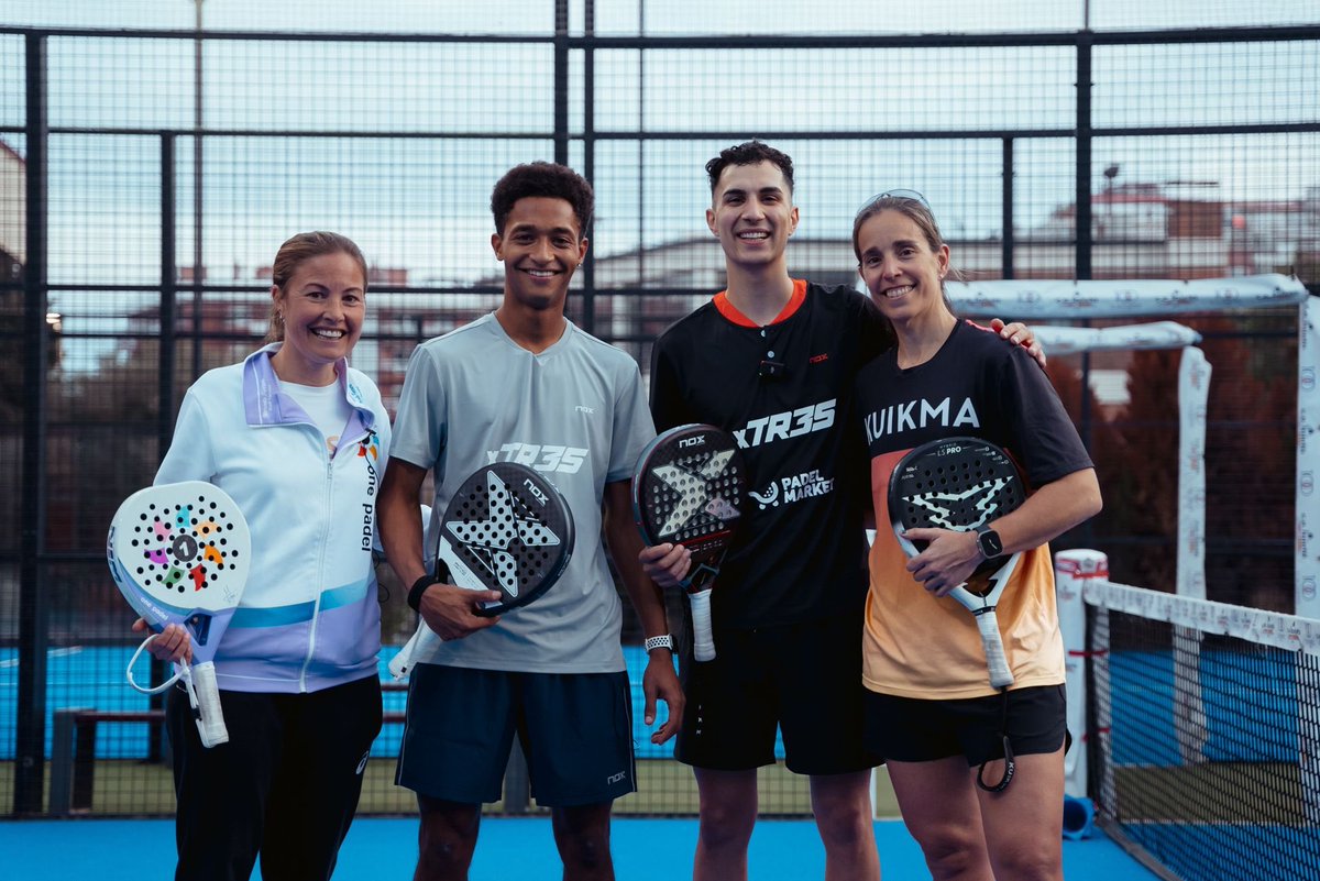 Viernes + pádel: sonrisa asegurada 😊 muchas ganas de empezar la temporada! 💪🏽

Gracias <a href="/trescoball/">TRESCO</a> por la visita y las risas 🙌🏽 <a href="/MarceFerrari81/">Marcela Ferrari</a>