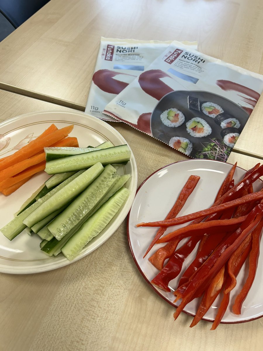 Food February took us on an Asian adventure today 🇯🇵🍚🍱 We made our own veg sushi rolls using sticky rice and dried seaweed. The bao buns went down a treat!