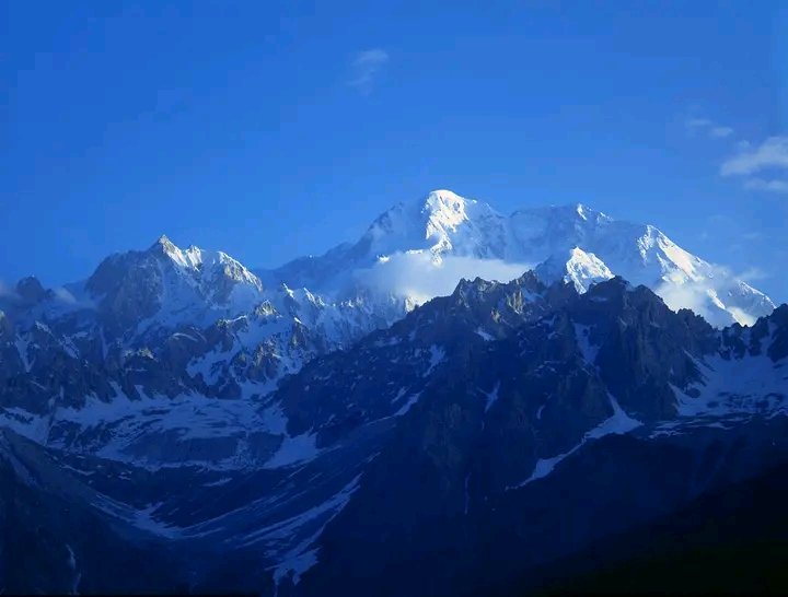 The highest mountain in the Hindu Kush. Tirich Mir (7708m) from the Owir Pass in Chitral.
Please contact us for treking, expedition and tours in Pakistan.
#sett #Perletti #gntm #climbing #bigbrothernlbe #adventurelover 
#Pakistan #HinduKush #TirichMir #KhyberPakhtunkhwa