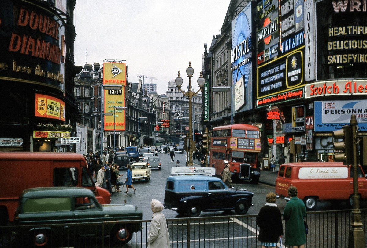 YesterdayLondon's tweet photo. Piccadilly Circus 1960s https://t.co/2FyZnsZ7zY