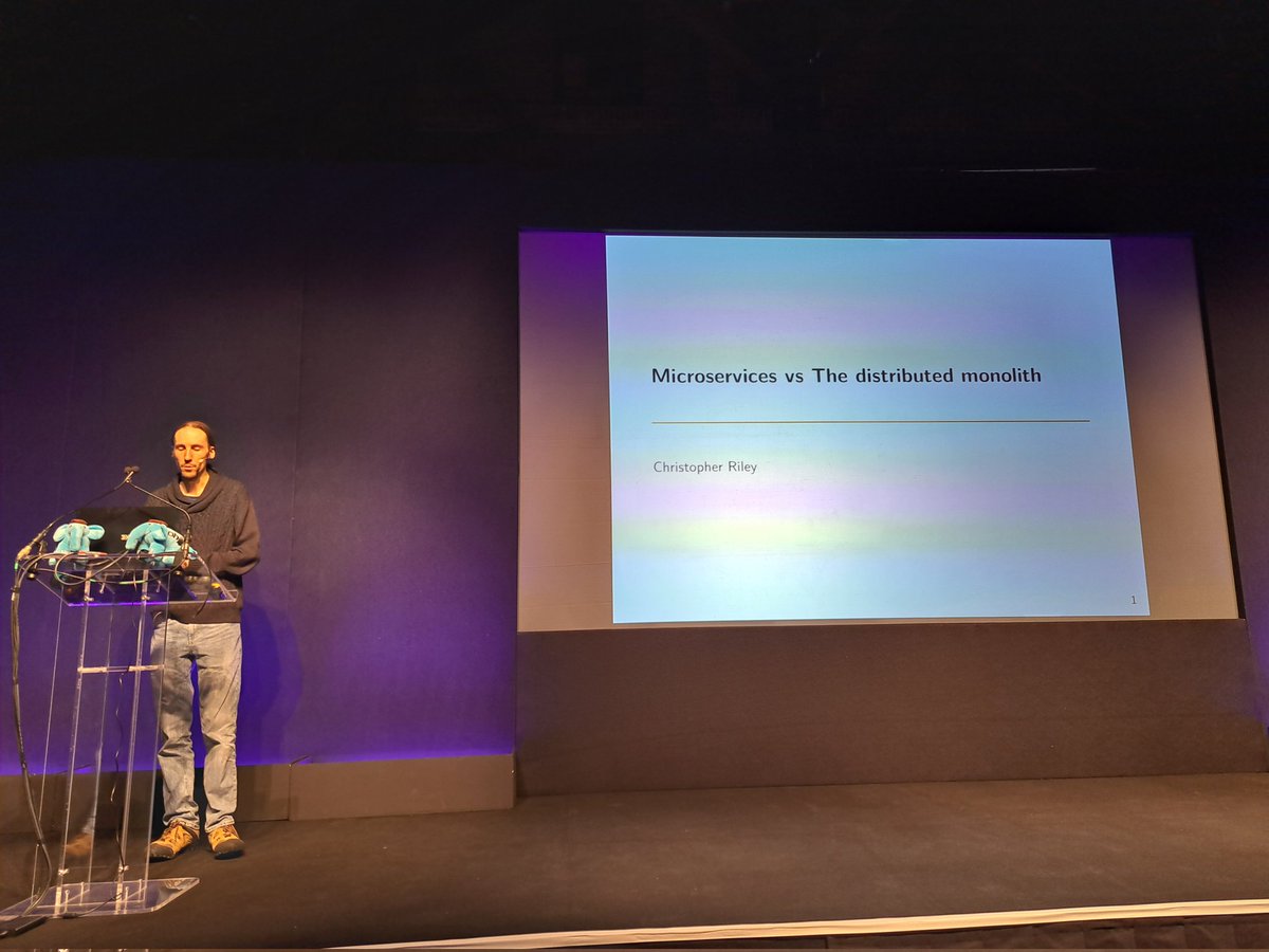Microservices vs monolith with <a href="/giveupalready/">Carnage</a> #phpuk24