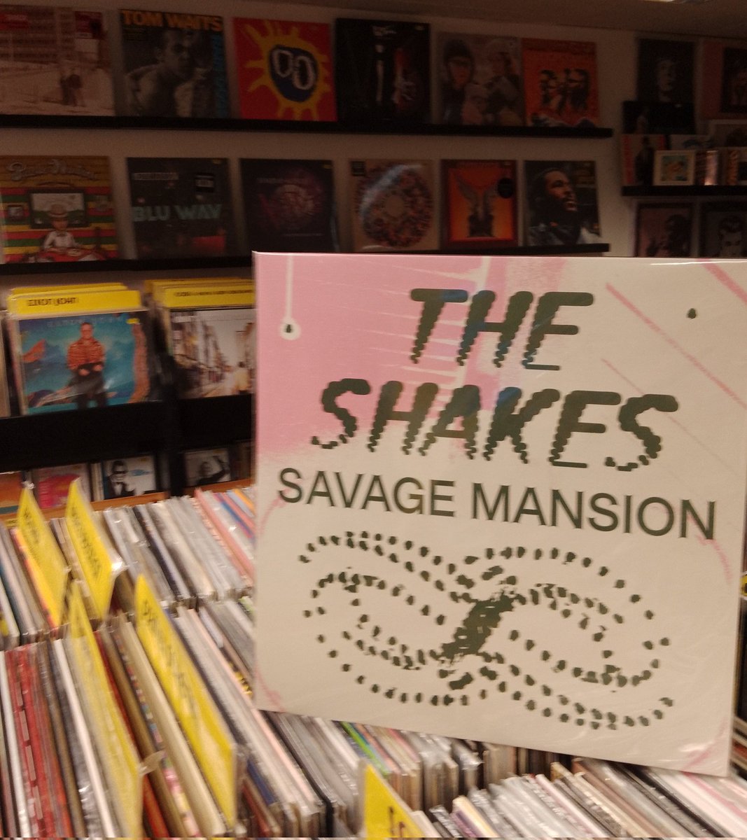 Out today on the fab @LostMap the 4th album from Glasgow-based indie outfit @_savagemansion is a'driving, danceable slice of motorik synth-pop inspired by the Flying Burrito Brothers'. and is currently on heavy rotation on the Mo' Fidelity turntable
