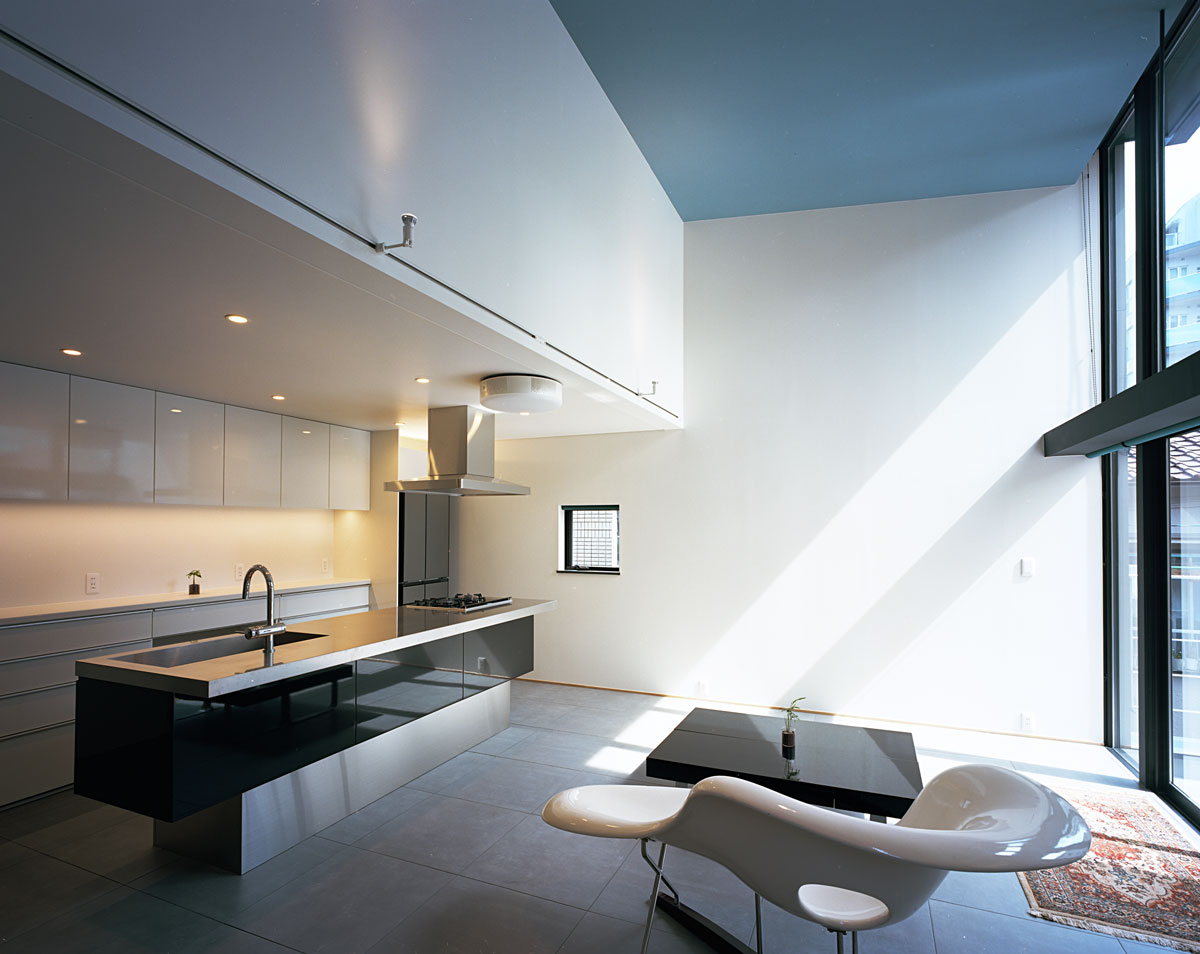 prime_archi's tweet photo. 【Villa Cloud - ヴィラ・クラウド】の作品ページをUPしました。
東京都内に建つ、木造３階建ての２世帯住宅です。
都会の中に、広がりのある住空間を形づくりました。
海外の方の短期滞在も想定した建築となっています。
是非ご覧ください。

URL:https://t.co/MLelau8595 https://t.co/8Uke2kx8rE
