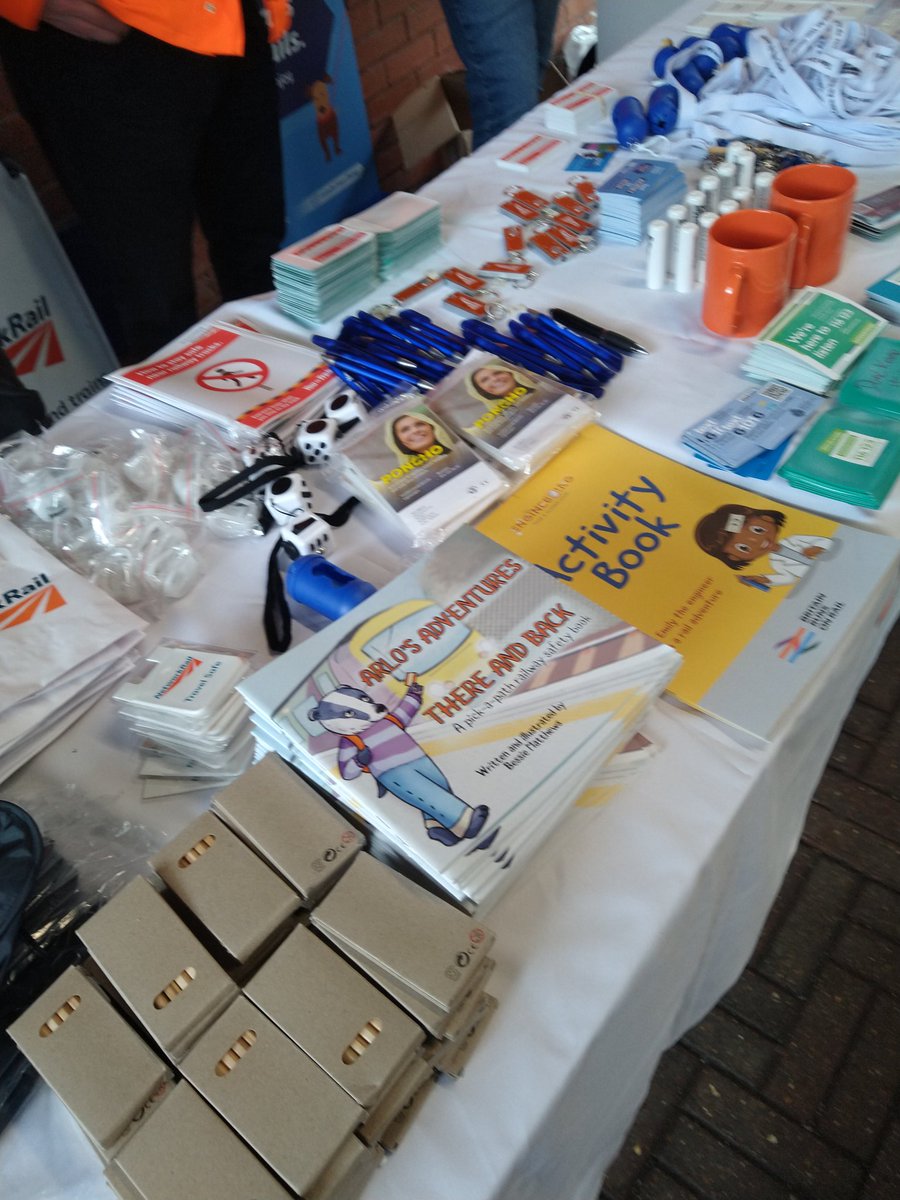 chaplain_karen_'s tweet photo. Fun day with a serious message. #railsafety #networkrail #wiganwallgate https://t.co/atulOoZWrL