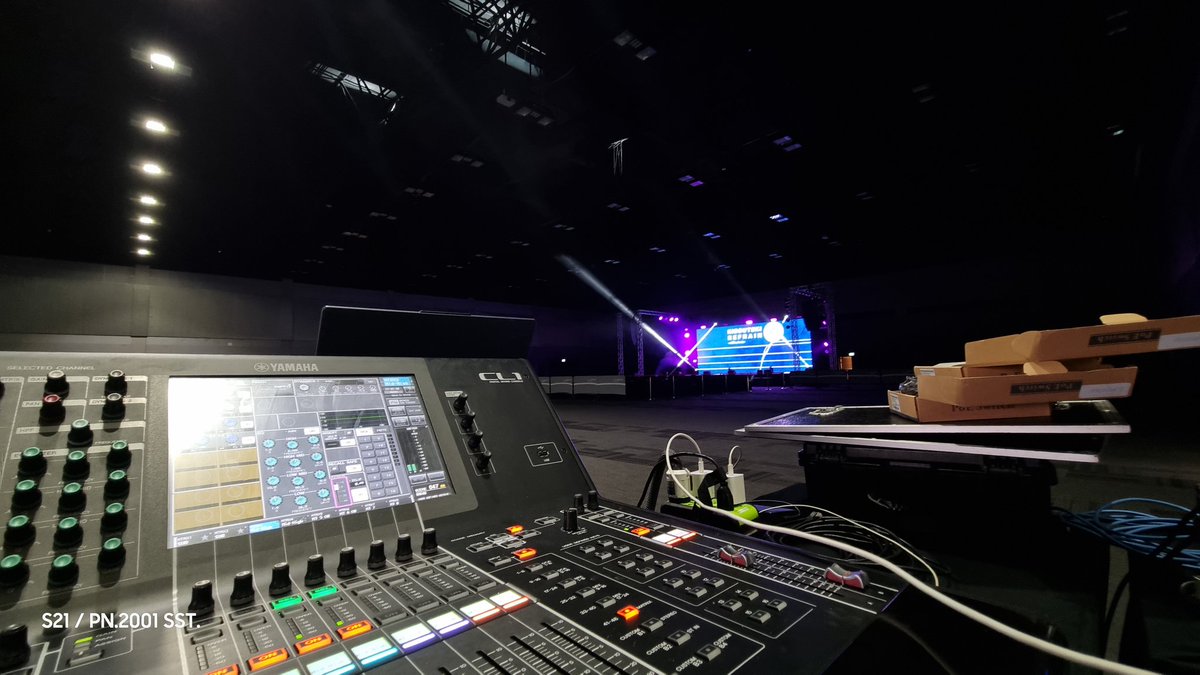 pnsystem35's tweet photo. Setup : BNK48 15th Single 17-18 FEB 2024
#CentralKhonkaen
#Hoopbnk48 / #Stangbnk48 / #Earnbnk48 / #Janrybnk48 / #Marinebnk48 / #Gracebnk48
#System : Sun system เครื่องเสียงขอนแก่น
#SOUNDWAVE
#RunSound
#LEDScreen
#Lighting
#Zsound
#yamahacl1 #cl1
#Soundvision
#grandMA2
#PN2001 https://t.co/UR986yoysI