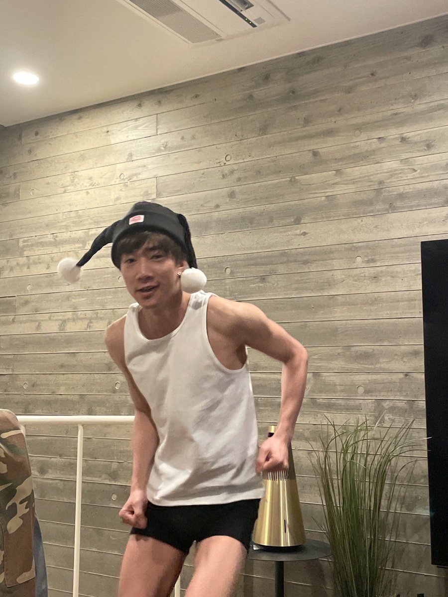 gishi_rr's tweet photo. 野郎共、聞いてくれ！！

FANZA５周年のキャンペーンしてて、盛り上げたら１０円で動画が見れるって😮‍💨

リポスト/リプライでプレゼント貰えて参加できるから
FANZAの動画全部１０円にしてやろうぜ！

#PR #FANZA5周年
詳しくは→ https://t.co/IhLS6rKcni https://t.co/JcGUKiJtiE