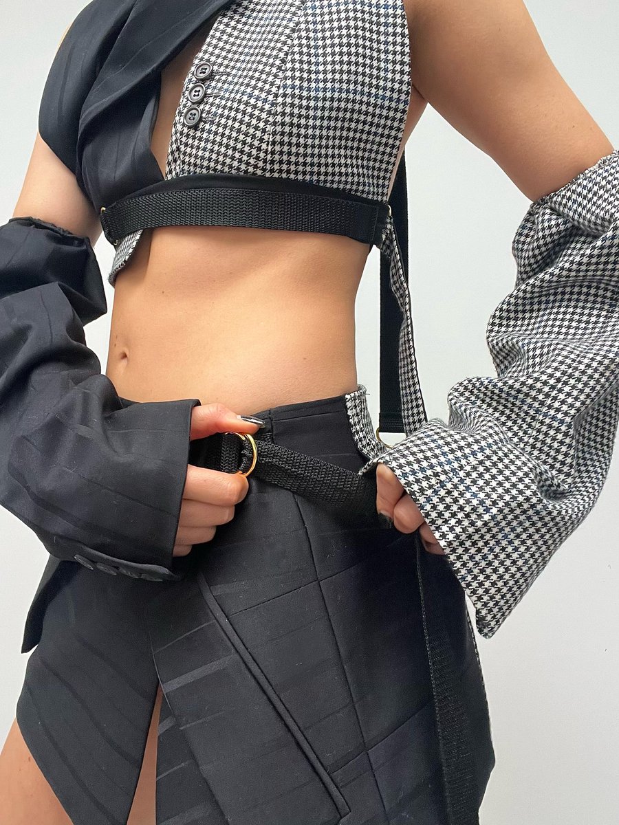 SarahORobinson_'s tweet photo. Our third 10 X 10 bralet comes with a little extra! 
Matching Mini Skirt made from blazers with adjustable D-ring and removable lapel belt.

Now available online.

[Purchase through our website under ‘Sarah’s Signature Style Shop’]

#upcycle #upcycled #upcycling #blazer #outfit https://t.co/jrZ81utlQ8