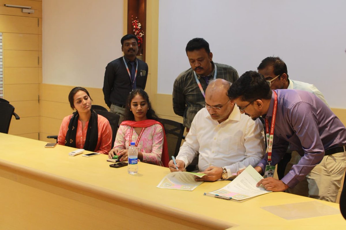 uniqueMEPengg's tweet photo. 🤝 Exciting News Alert! 🎓 We're Happy to announce the signing of a game-changing Memorandum of Understanding (MoU) with Dhanalakshmi  Srinivasan Engineering college! 📝 #MoU #Partnership #Collaboration #HigherEducation #Innovation https://t.co/W6MCnAcijX