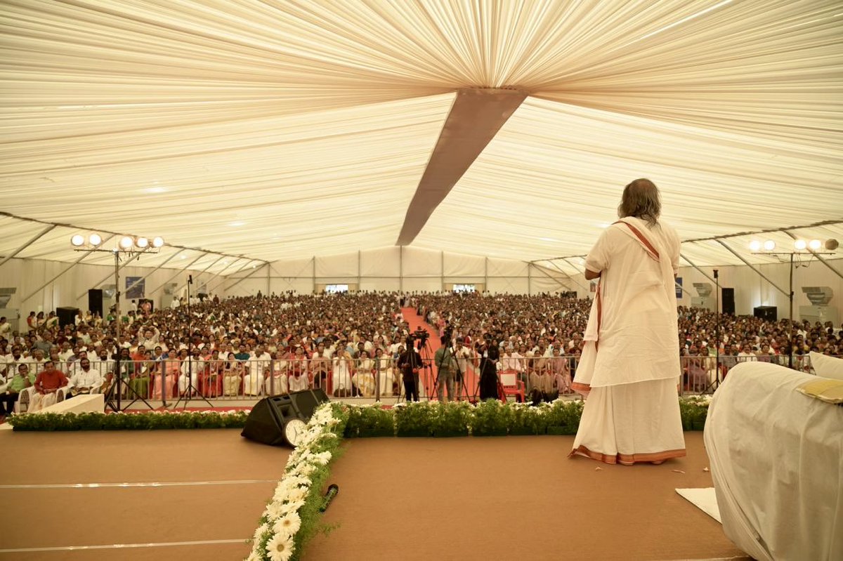 Gurudev's tweet photo. Started a 3-day tour of Kerala from Kannur today. 

At the @ArtofLiving “Happiness Mahotsav”, thousands discovered the key to peace and dynamism. https://t.co/GAE8KorrM0