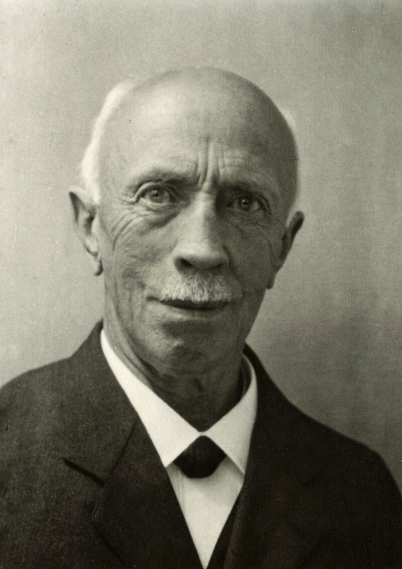 Das Leben des Handsticker-Unternehmers Jacques Linsi ist neu in wetzipedia.ch zu lesen. Seine Stickerei an der Bahnhofstrasse wurde in den späten 1920er Jahren als Gemeindestube eingerichtet. (^it)
➡ t1p.de/cqrsi

#handsticker
#wetzikon