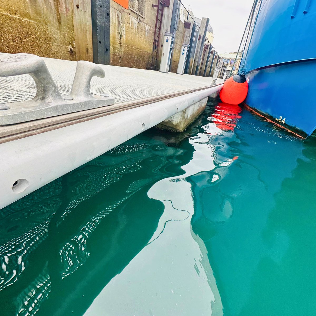 TheRubberCo's tweet image. Enhance harbour aesthetics without compromising on protection! Our non-marking EPDM grey fenders offer superior durability and reliability.

🔗 - therubbercompany.com/non-marking-ep…

#marinefenders #marineinfrastructure #boatprotection #harbours #weymouth