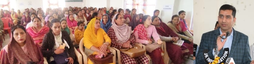 dioudhampur's tweet photo. #ProgressiveJK 
Secretary RD&amp;PR @listenshahid, MD JKRLM @Indukanwal distributes Sanction Letters to Self Help Groups at CFC Chenani empowering Local Communities for Sustainable Future.
@diprjk 
@rai_saloni https://t.co/g6q2adCv4q
