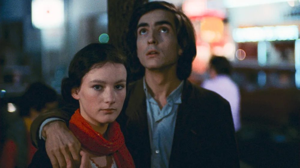 panciutello's tweet photo. Quatre nuits d’un rêveur de Robert Bresson revient en salles en 2024.
mk2 Films termine la restauration en 4K de l’unique film de Bresson à n’avoir pas encore été numérisé. 10ème film du célèbre réalisateur, Quatre nuits d’un rêveur est absent des écrans mondiaux depuis 1985. https://t.co/dOwz4E7a8L