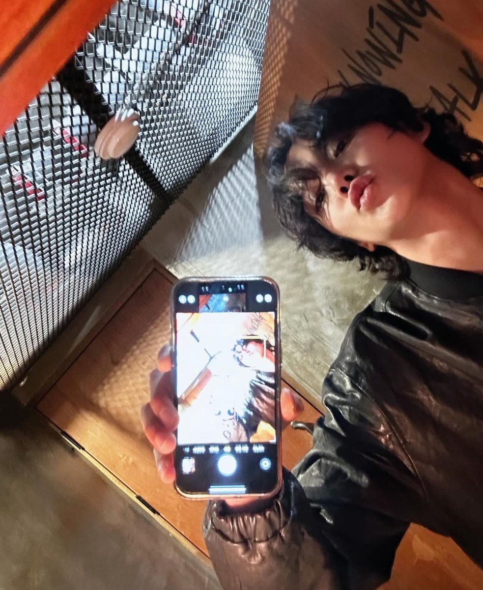 rwarchive's tweet photo. Our cute silly Rowoon 😍😍 https://t.co/iBLJCQRvMv