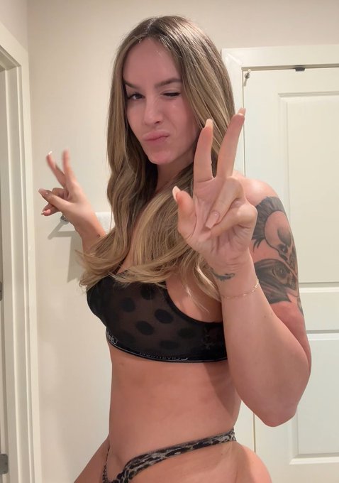 a millennial pose good morning https://t.co/85avIBKHjd