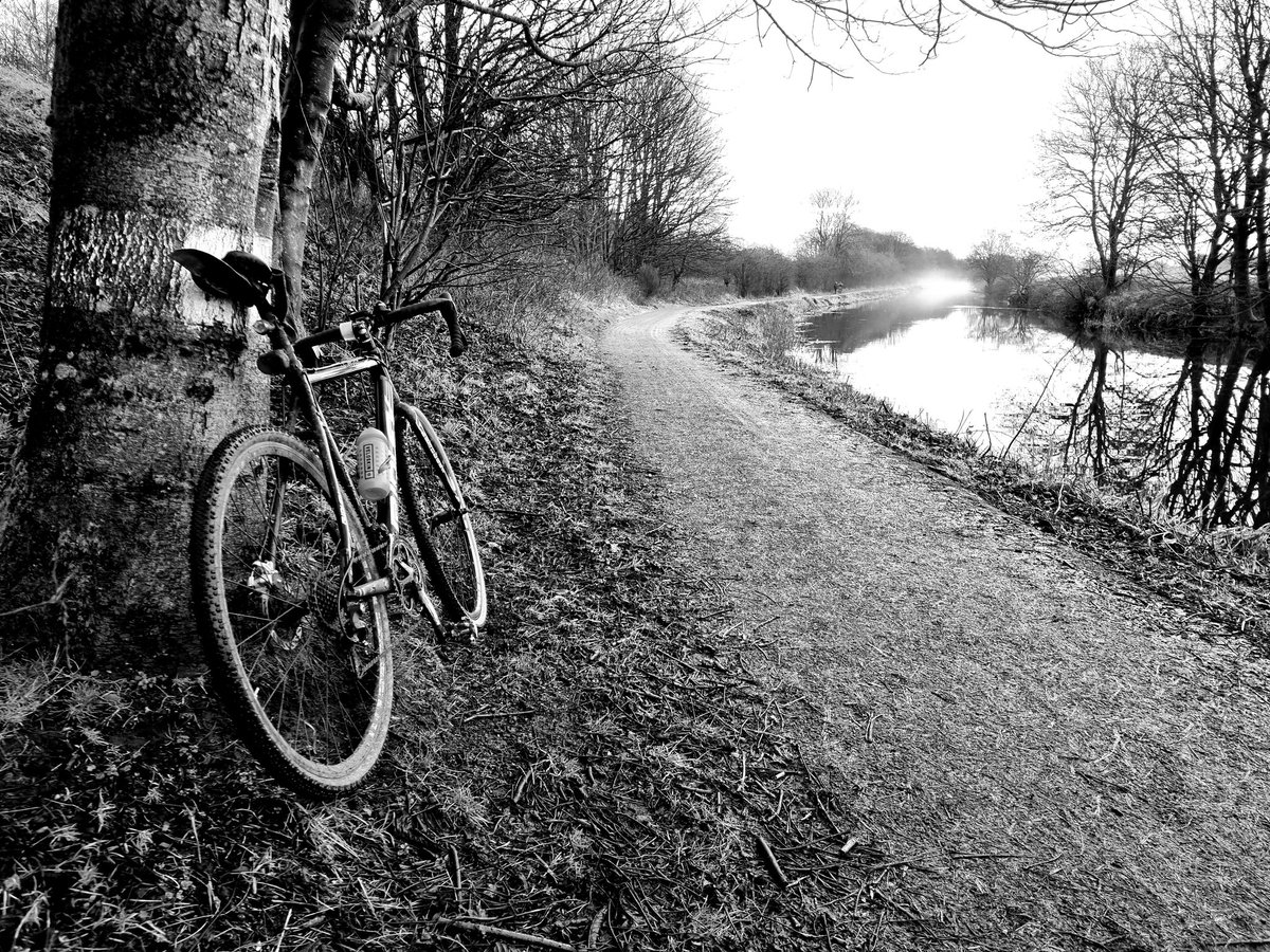 Friday, black and white shot on my ride to work. #blackandwhite #cycling #canalmagic