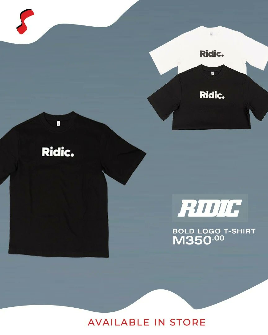 Shipa_Online's tweet photo. Lets unveil Ridic's latest summer essential: A high-quality T-shirt with perfect detail, minimalist style, and an oversized cut for that effortlessly cool summer look. Available in 2 colorways.
C/W +266 57319347 for deliveries.
#RidicSummerStyle #tsencha #tsoarastyle https://t.co/ZI4E0HC1dc
