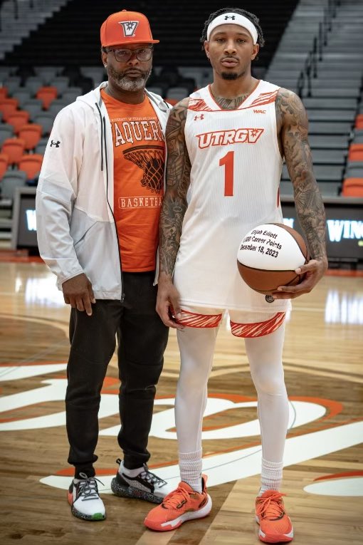 elliotttness's tweet photo. Big s/o to Coach B @CoachBEspinosa for acknowledging @e2shifty scoring 1,000 points in his college career 

Much ✊🏾 and greatly appreciated 

#arealone https://t.co/ERxkBO4d9Q