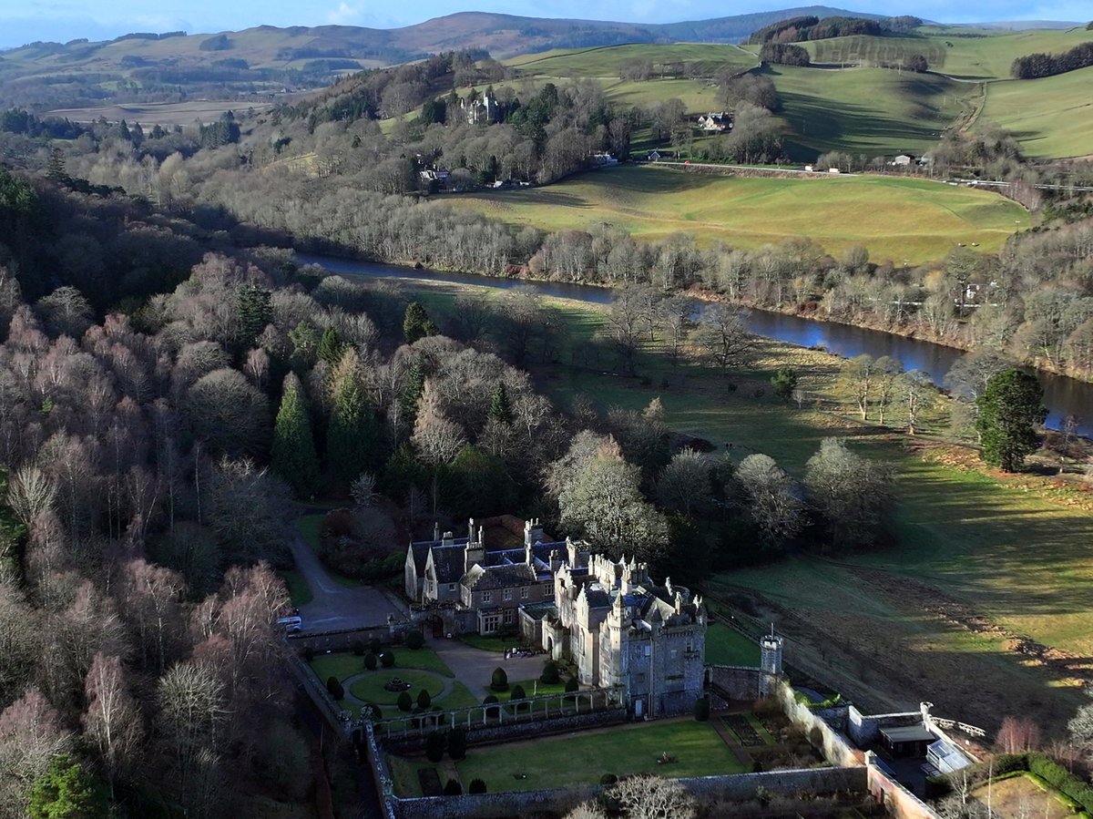 The Abbotsford Estate - beautiful home of 19th century novelist Sir Walter Scott - sits in stunning, formal Regency gardens, is free and open to the public.
#WhiteHouse #Abbotsford #SirWalterScott #Photography #Drone #Scotland