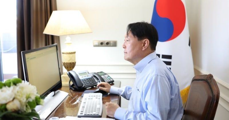 North Korea successfully hacks email of South Korean President's aide, gains access to sensitive information 

zurl.co/aIDy

#cybersecurity #cybercrime #nationalsecurity #risk #cyberintelligence #cyberawareness