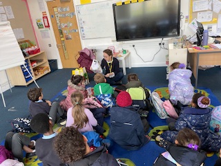 OurLady_Hitchin's tweet image. Dante's mum, who also serves as our Chair of Governors, came to read Year 2 'The Lion Inside' 🦁 Such a beautiful story that the children loved!

#OurLadyCatholicPrimarySchool #SecretReader