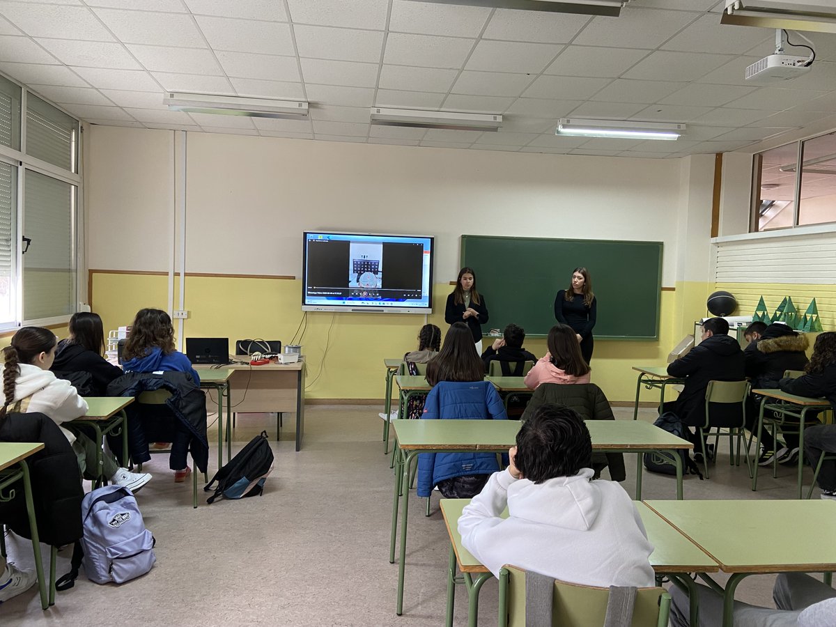 Noe_Merayo's tweet photo. #Ingenias Seguimos con más visitas de InGenias a centros de secundaria, esta vez en IES Pío del Rio Hortega en Portillo, para incentivar vocaciones tecnológicas entre los jóvenes.
@Dip_Va @PC_UVa @ETSIT_UVa @Virtuva @UVa_es https://t.co/3OZDbqFafz