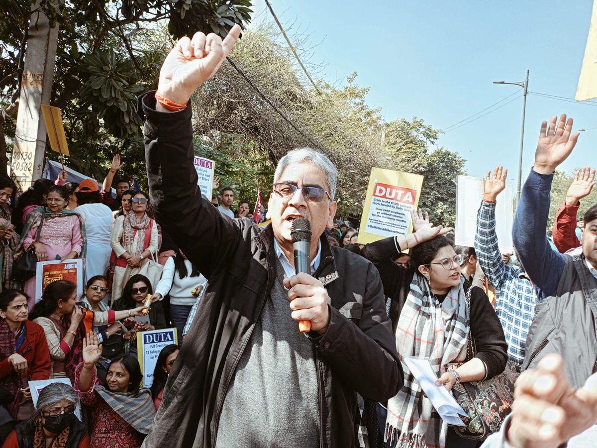 manish107msh's tweet photo. Massive Protest against Delhi Govt. by DUTA, Complete Strike in DU. AAPGovernment not paying salaries to teachers and declared posts illegal,teachers are working for decades in 12 Delhi Govt funded college. 
#DelhiGovtReleaseGrants
#AntiHigherEducationDelhiGovt 
@ArvindKejriwal https://t.co/XjkhF1Ui5d