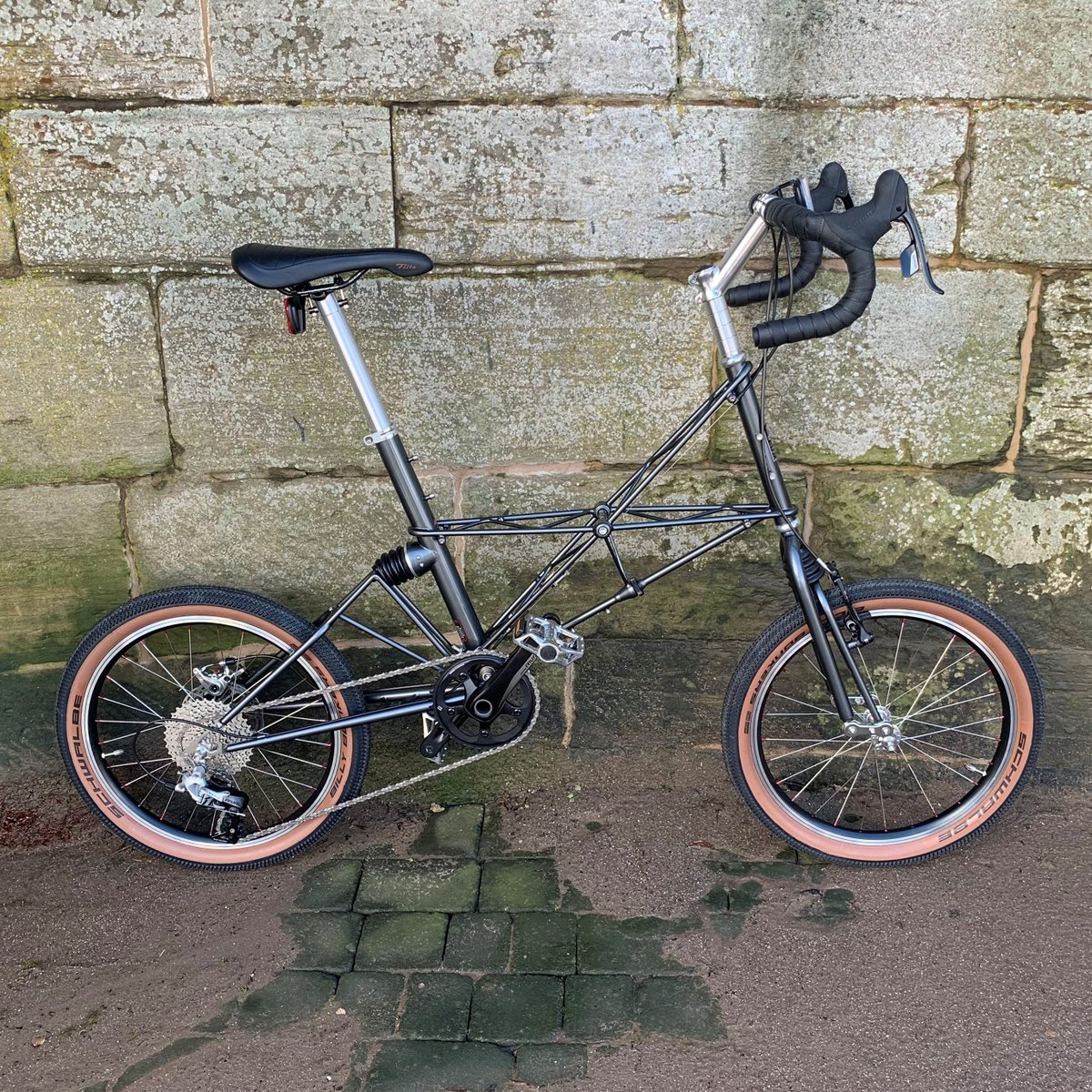 MOULTON STOCK ALERT! Moulton XTB with SRAM Rival in Steely Grey. £4000. traditionalcycleshop.co.uk/moulton-curren…