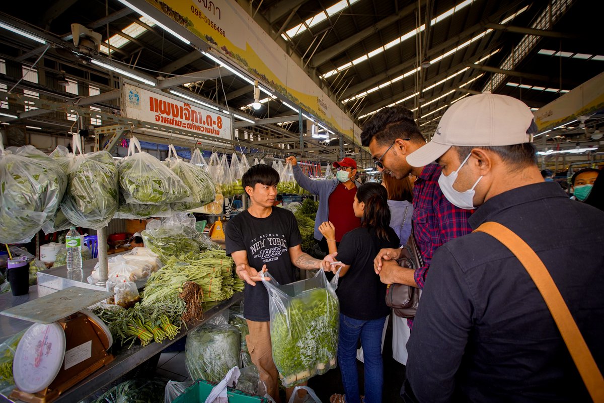 AusHCSriLanka's tweet photo. Week 1 down!
After starting the week off with a bang in the bakery, then delving into the world of Thai street food and meeting with market vendors, six chefs awarded through #SupremeChef are excited to share their learnings with others in Bangkok. https://t.co/1PTA100Rsy