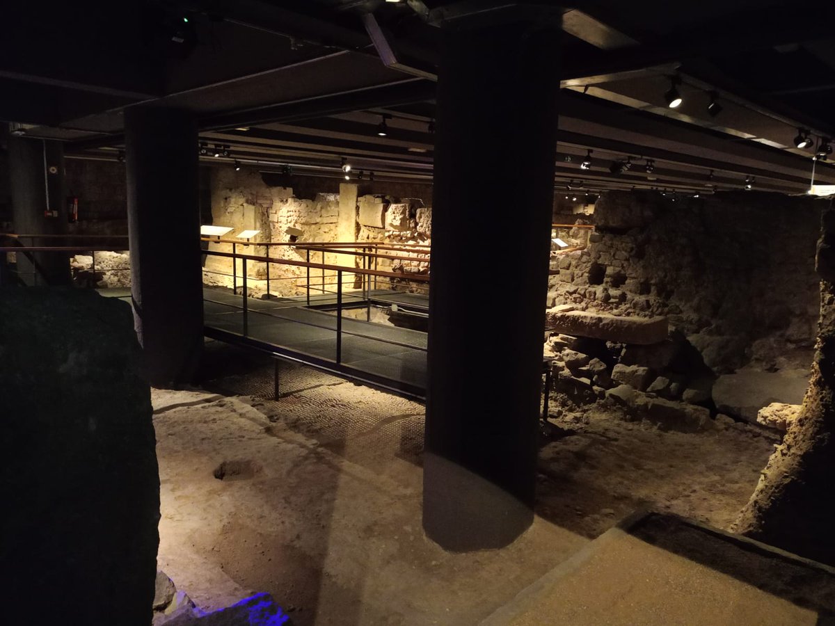 DMS (@dmsescola) on Twitter photo Avui els nens i nenes de 3r han anat al <a href="/mhistoriacat/">Museu d'Història</a> a endinsar-se en el món dels #romans i descobrir com era abans la nostra ciutat de #Barcino 🗺️. Ha estat un matí molt interessant ple de preguntes i inquietuds que ens permetrà començar el #projecte. 📝 #sortides Avui els nens i nenes de 3r han anat al <a href="/mhistoriacat/">Museu d'Història</a> a endinsar-se en el món dels #romans i descobrir com era abans la nostra ciutat de #Barcino 🗺️. Ha estat un matí molt interessant ple de preguntes i inquietuds que ens permetrà començar el #projecte. 📝 #sortides