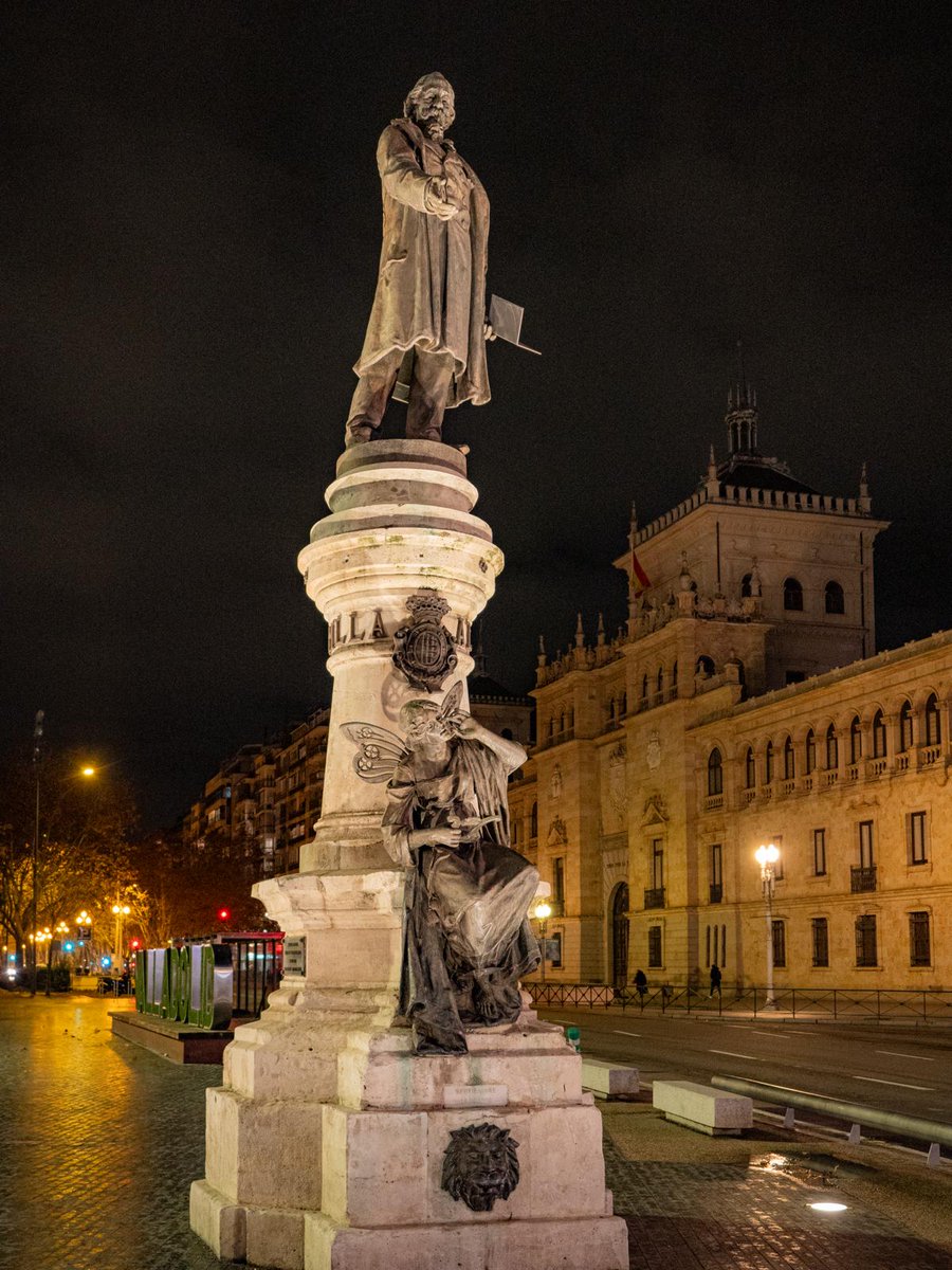 infoVLL's tweet photo. José Zorrilla es uno de los vallisoletanos más ilustres de todos los tiempos, y un montón de elementos de nuestra ciudad llevan su nombre, ¡a ver cuántos se nos ocurren! 

Empezamos nosotros👉La plaza Zorrilla, presidida por su estatua ❤️

¡Sigue tú!😊👀⤵️ https://t.co/iZDqNB1ynR