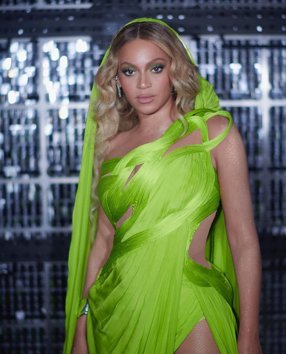 podonibus's tweet photo. LOOKS DA BEYONCÉ SE ELES FOSSEM UM ÔNIBUS DE BELO HORIZONTE 

🧶🧵👇🏽 https://t.co/hObkXRjgnK