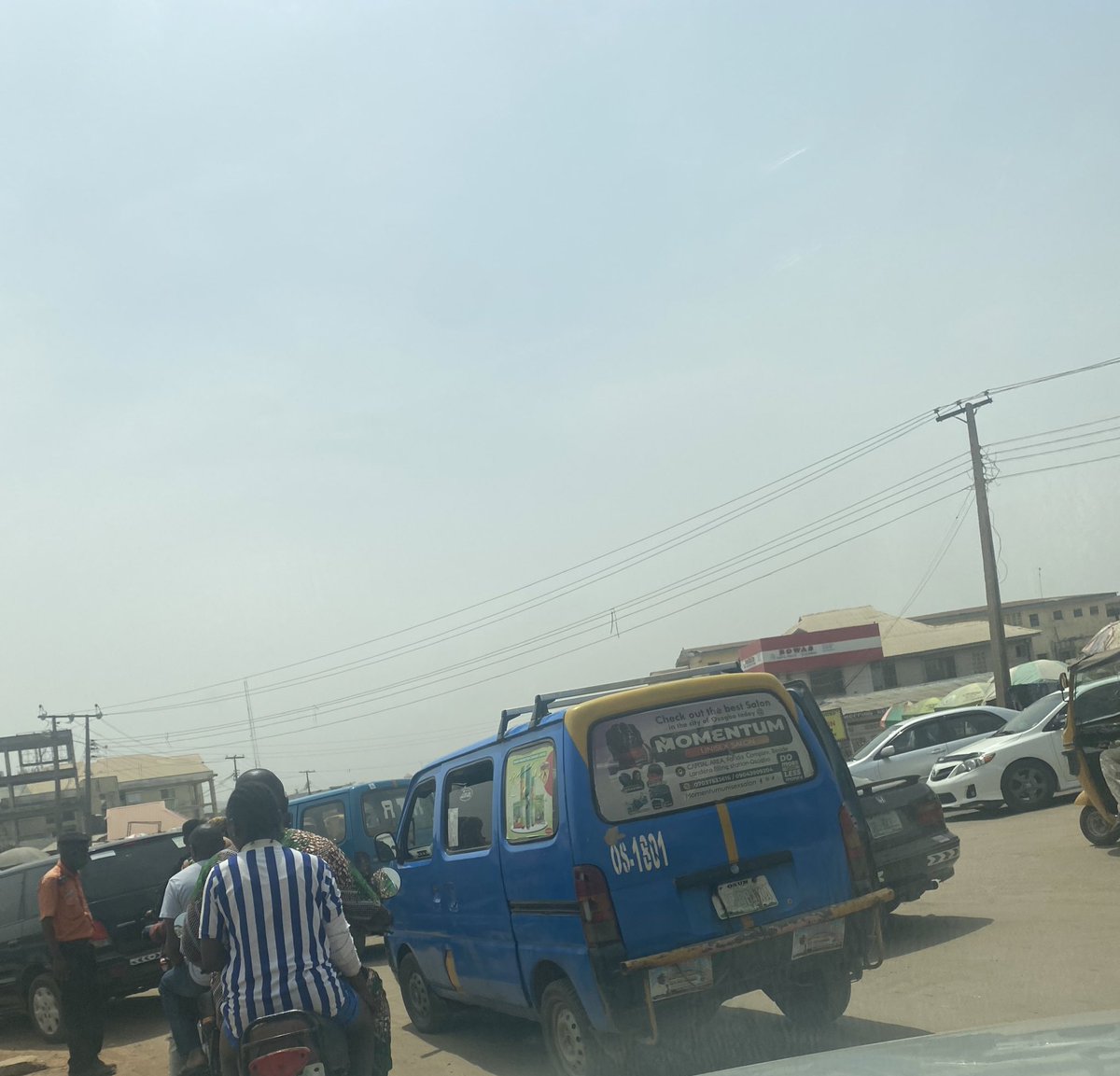 InsideOsogbo's tweet image. HEADS-UP: There is slight traffic around Òkè-fíà, Òṣogbo, as a result of the diversion occasioned by the ongoing construction work in that axis. Motorists in a hurry are advised to explore alternative options.

Good afternoon. 🤝🤝🤝

#InsideOsogbo