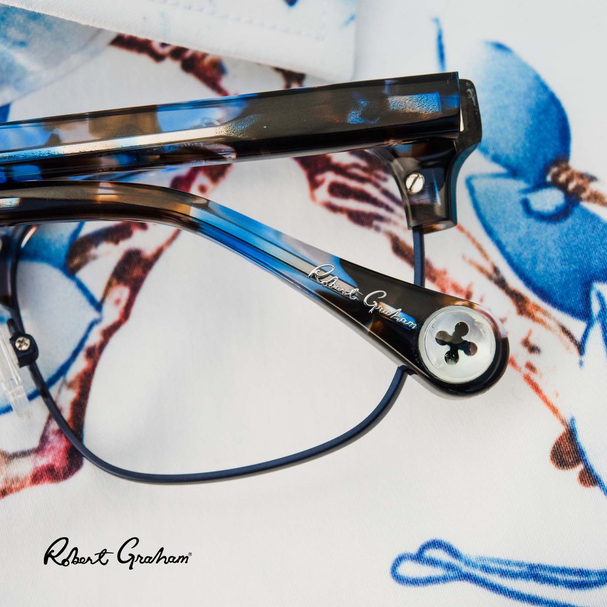ImageWearEye's tweet image. Robert Graham eyewear is meticulously designed to not only make your patients look good, but to also provide the utmost comfort throughout the day. Don't settle for ordinary when you can have extraordinary. 
#EyewearTrends #OptometryTrends #StylishEyewear