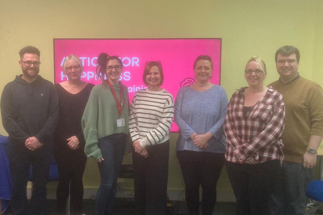 A4HNorthants's tweet photo. 📢 FREE TRAINING 

We're offering free Action for Happiness Champions training for health and social care and the voluntary sector. 

It's really worthwhile - take it from the folks at @SERVE who recently took part. 😃

Sign up now! https://t.co/fvdwGnzvtt https://t.co/GNZFOR1YuT