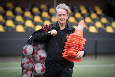 Voormalig wielrenner en ‘Clubheld’ Henk van Vught overleden dlvr.it/T2qm49